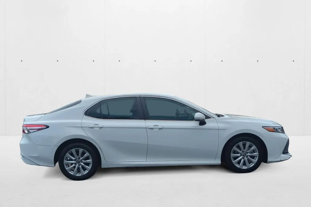 2020 Toyota Camry LE photo 1