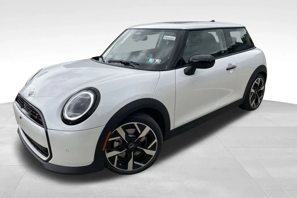 2025 Mini Cooper S Iconic photo 1