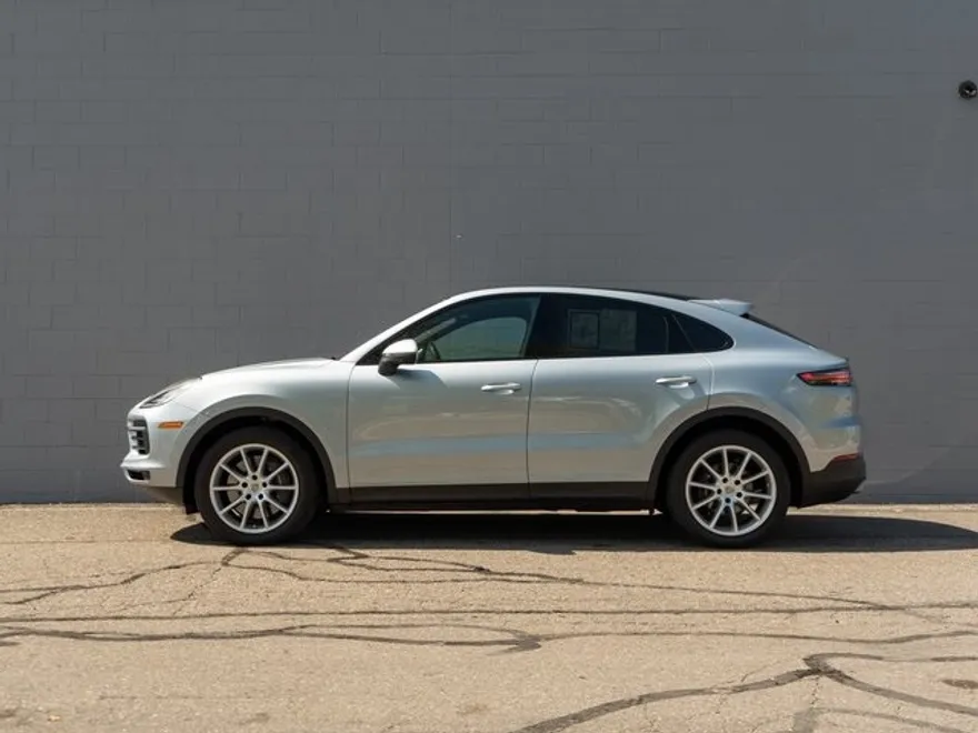 2022 Porsche Cayenne Coupe Base photo 1