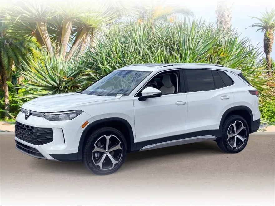 2025 Volkswagen Tiguan SE photo 1
