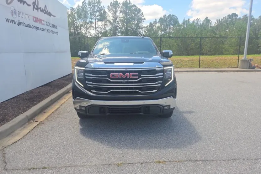 2022 Gmc Sierra 1500 SLT photo 1