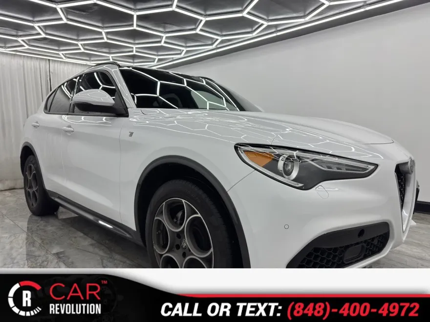 2022 Alfa Romeo Stelvio Ti photo 1