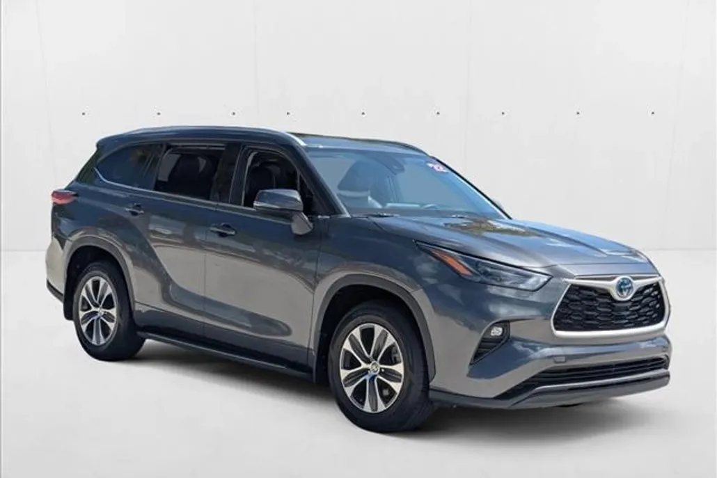 2022 Toyota Highlander Hybrid XLE photo 1