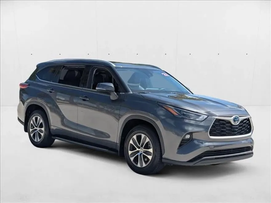 2022 Toyota Highlander Hybrid XLE photo 1