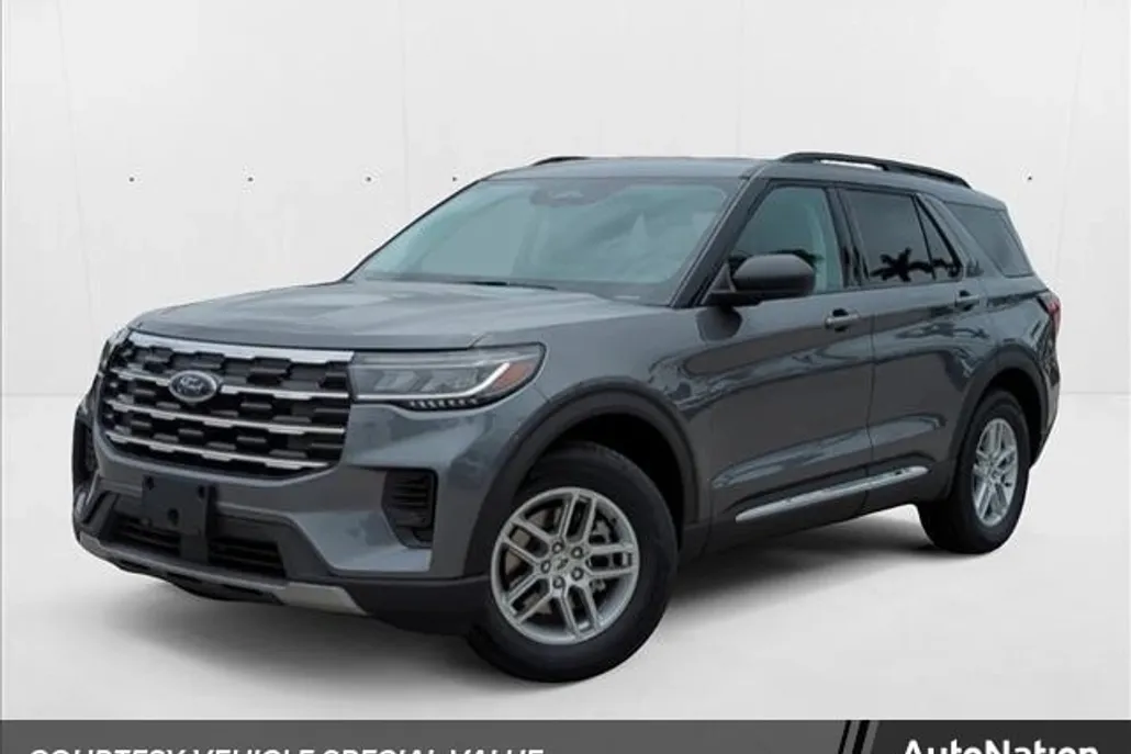 2025 Ford Explorer photo 1
