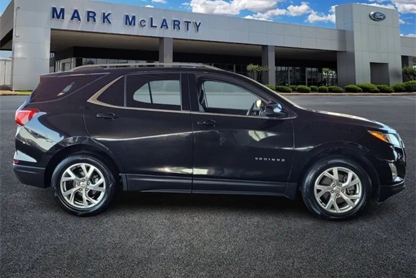 2020 Chevrolet Equinox LT photo 1