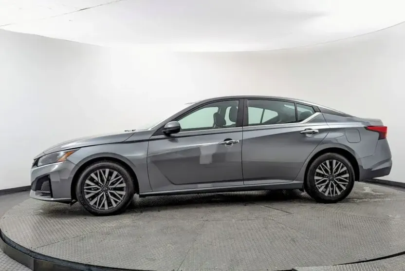 2023 Nissan Altima 2.5 SV photo 1