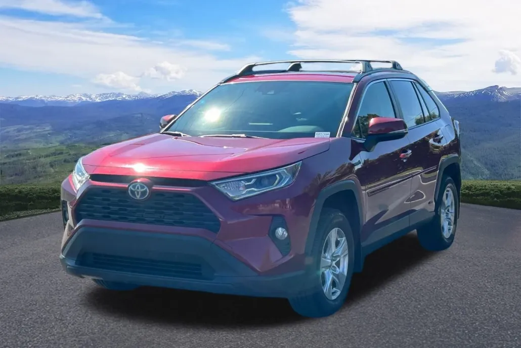 2021 Toyota RAV4 XLE photo 1
