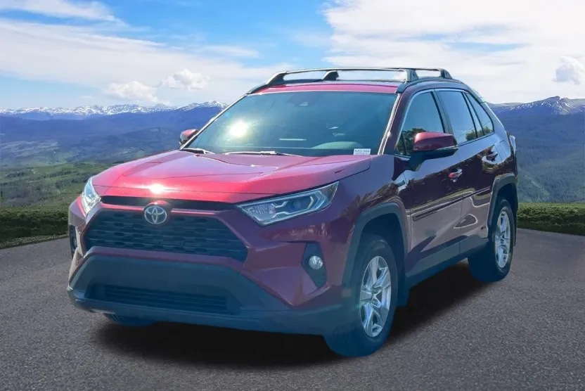 2021 Toyota RAV4 XLE photo 1