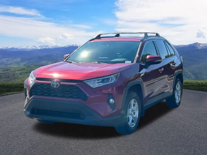 2021 Toyota RAV4 XLE photo 1