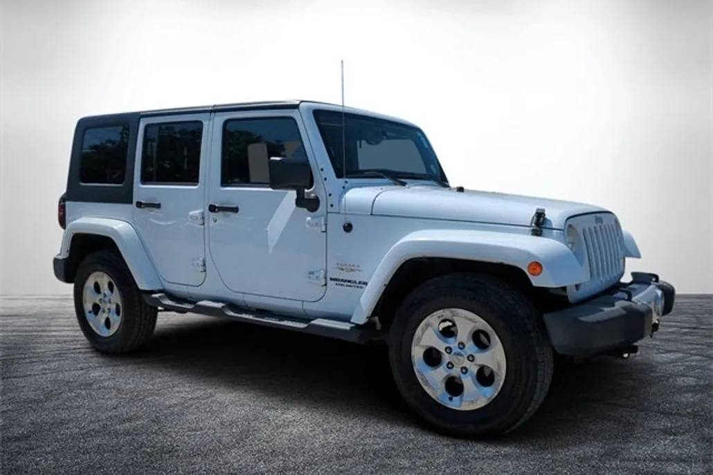 2013 Jeep Wrangler Unlimited Sahara photo 1