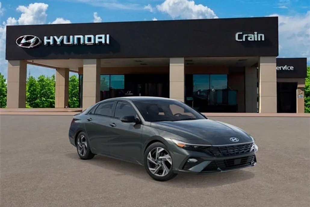 2025 Hyundai Elantra SEL Sport photo 1