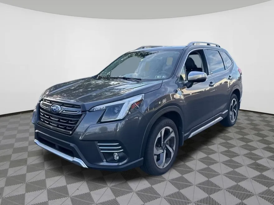 2023 Subaru Forester Touring photo 1
