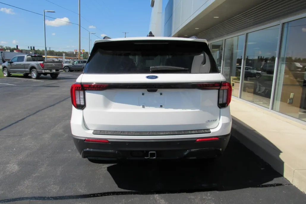 2025 Ford Explorer ST-Line photo 1