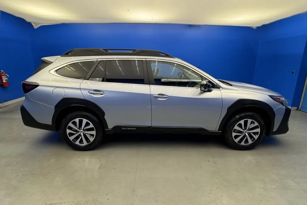 2025 Subaru Outback Premium photo 1