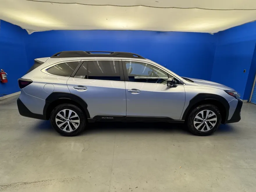 2025 Subaru Outback Premium photo 1