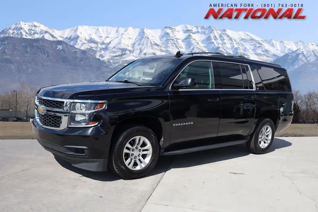 2020 Chevrolet Suburban LT photo 1
