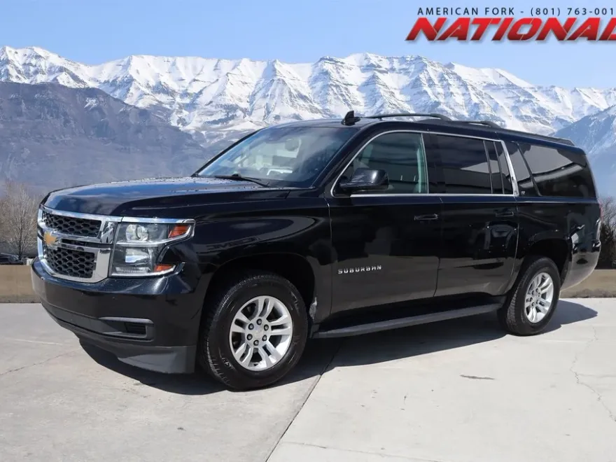 2020 Chevrolet Suburban LT photo 1