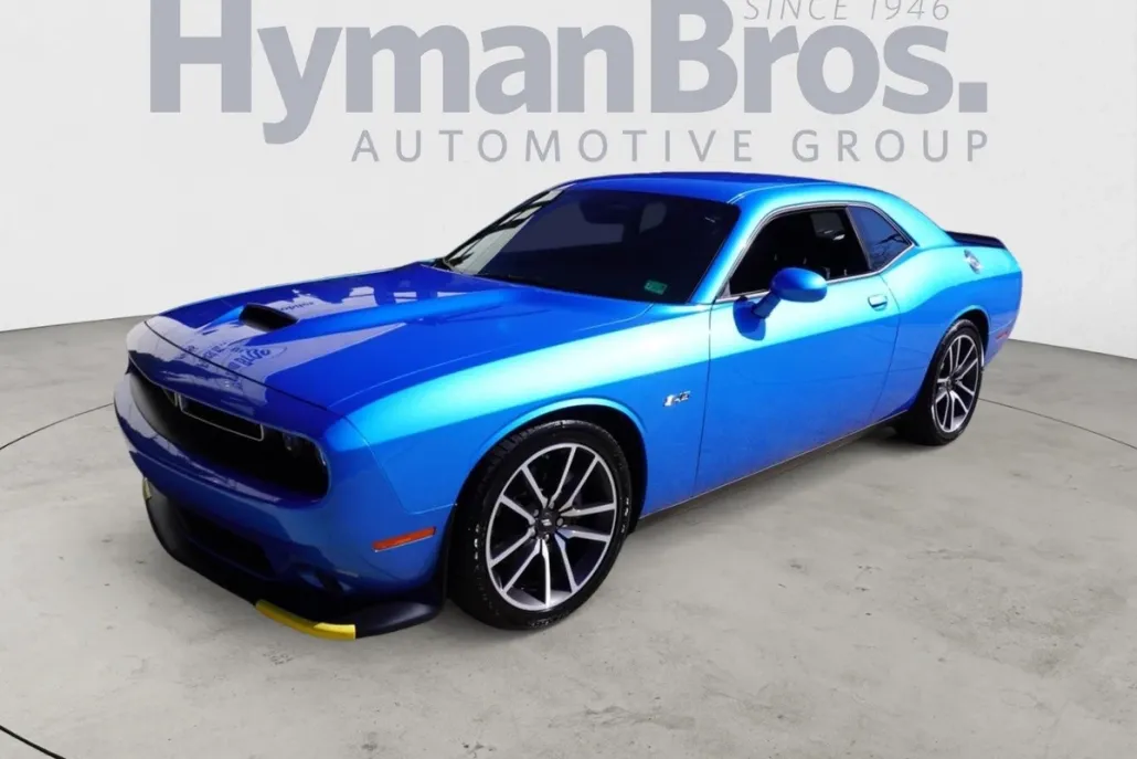 2023 Dodge Challenger R/T photo 1