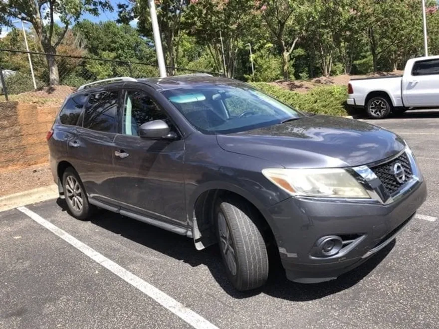 2014 Nissan Pathfinder SV photo 1