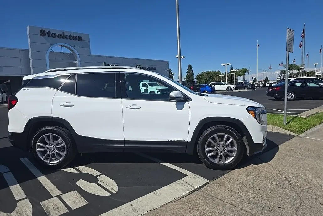 2024 Gmc Terrain SLT photo 1