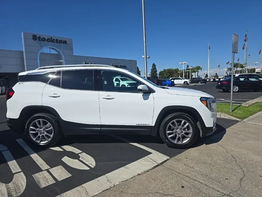 2024 Gmc Terrain SLT photo 1
