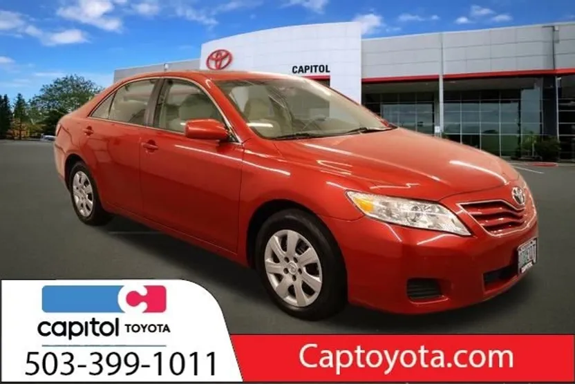 2010 Toyota Camry LE photo 1