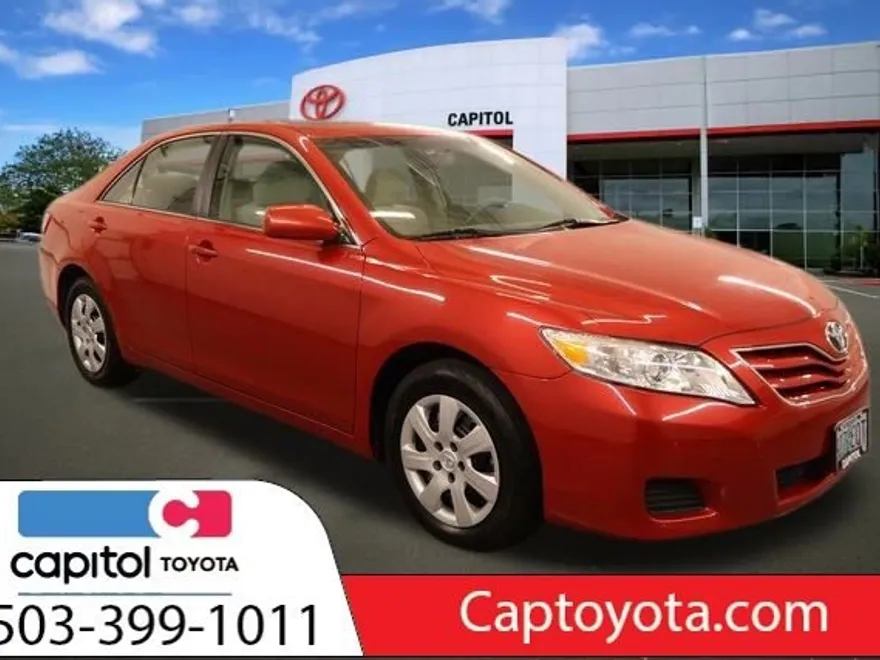 2010 Toyota Camry LE photo 1