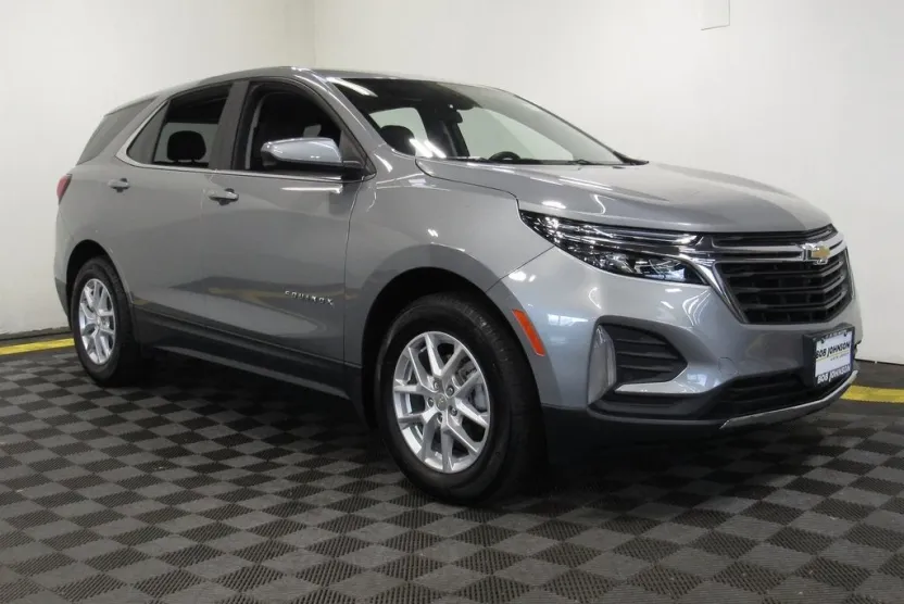 2023 Chevrolet Equinox LT photo 1