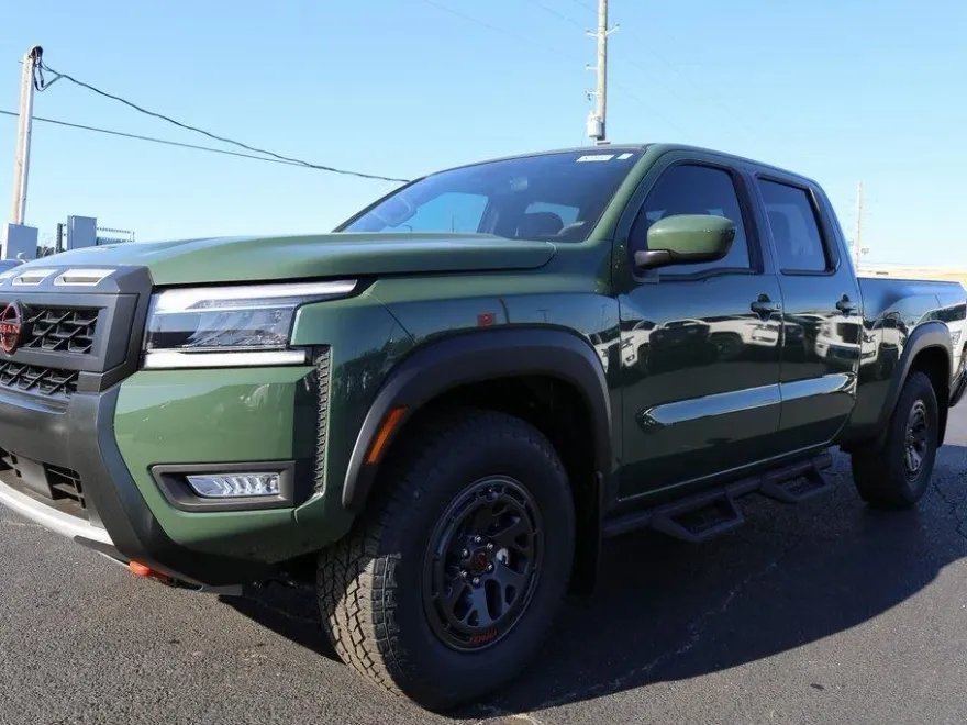 2025 Nissan Frontier PRO-4X photo 1