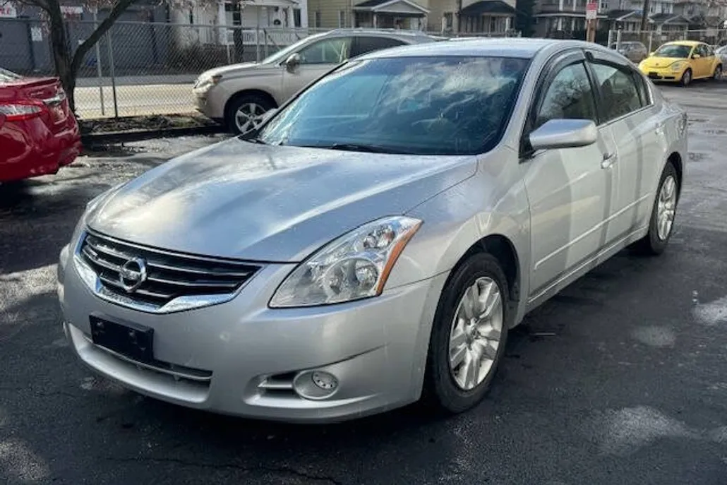 2012 Nissan Altima 2.5 S photo 1
