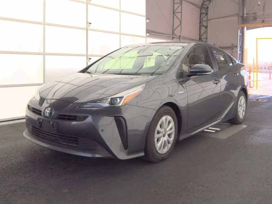 2022 Toyota Prius LE photo 1