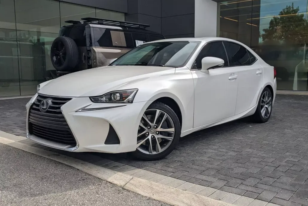 2019 Lexus IS 300 photo 1