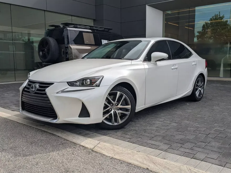 2019 Lexus IS 300 photo 1