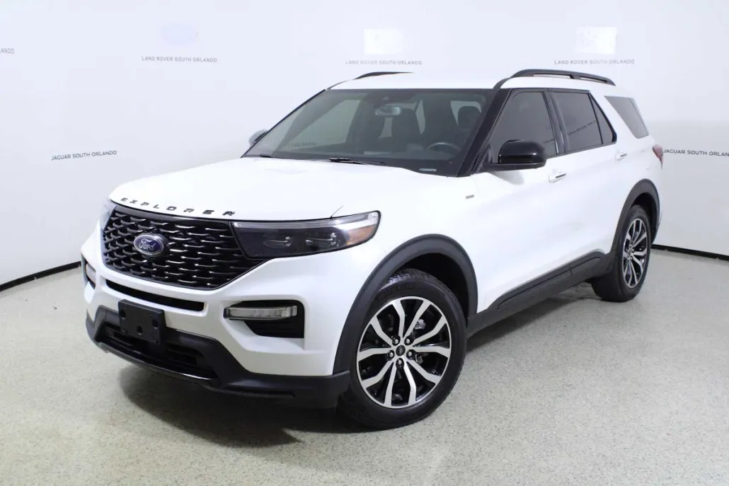 2023 Ford Explorer ST-Line photo 1