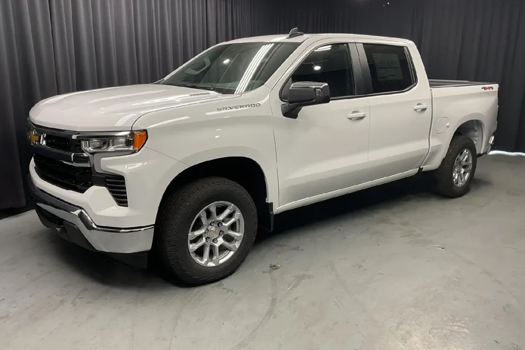 2026 Chevrolet Silverado 1500 LT photo 1