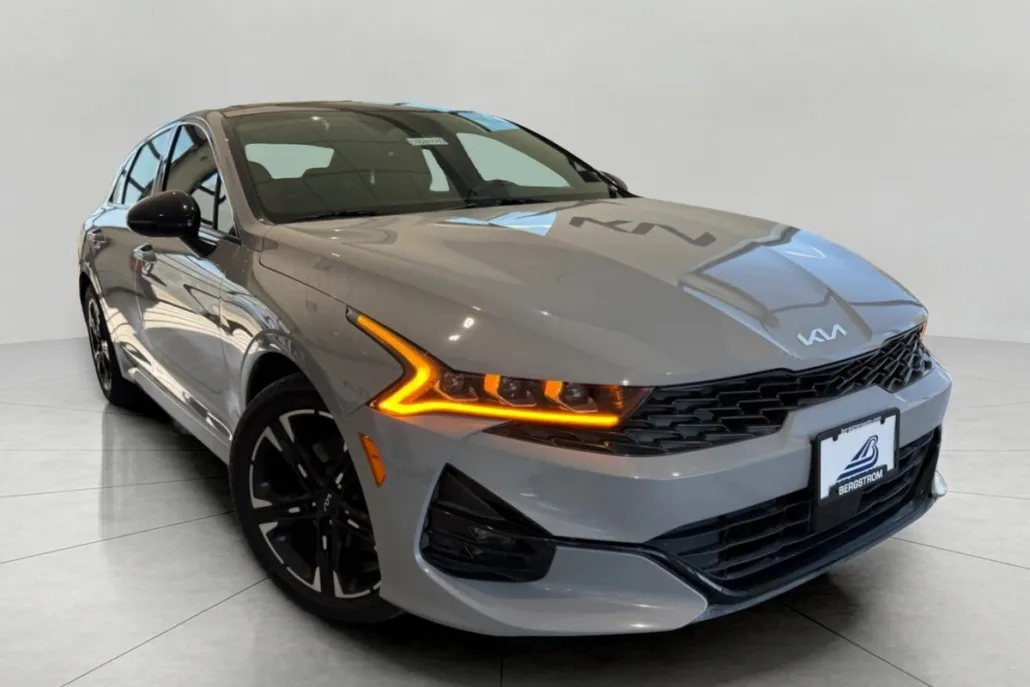 2022 Kia K5 GT-Line photo 1