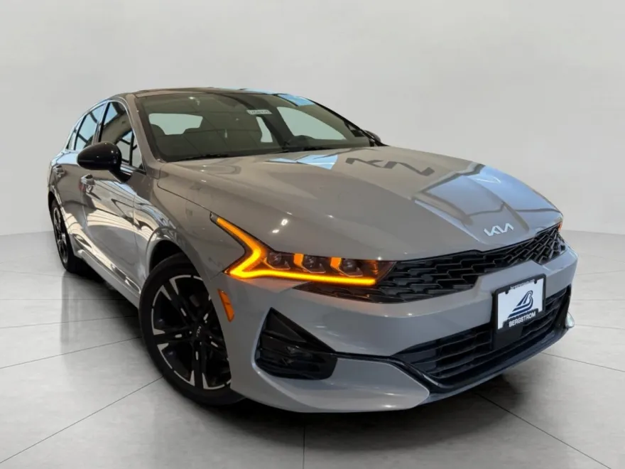 2022 Kia K5 GT-Line photo 1