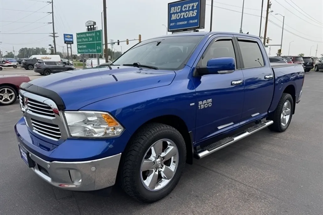 2016 Ram 1500 SLT photo 1