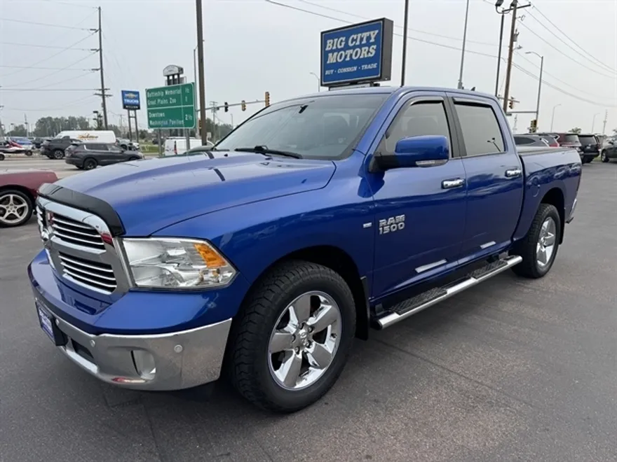 2016 Ram 1500 SLT photo 1