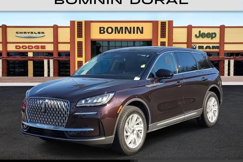 2023 Lincoln Corsair Standard photo 1