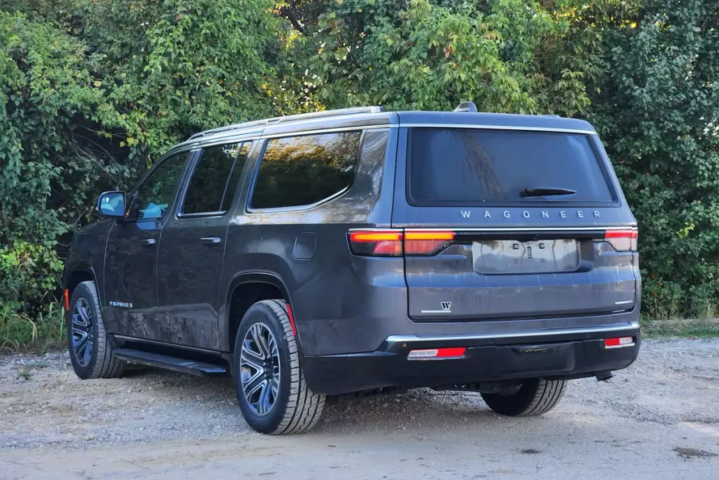 2023 Jeep Wagoneer L Series II photo 1