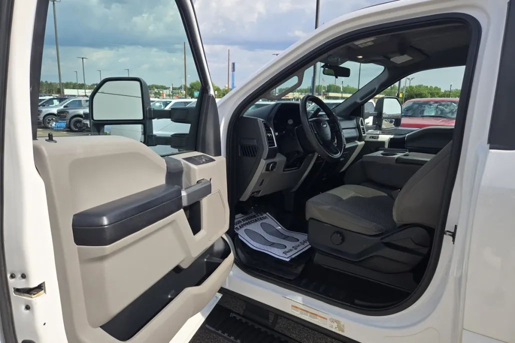 2017 Ford F-550 XLT photo 1