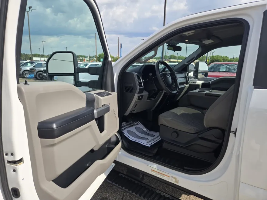 2017 Ford F-550 XLT photo 1