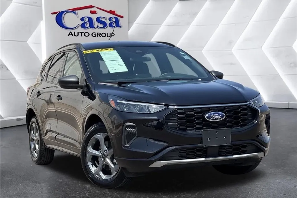 2024 Ford Escape ST-Line photo 1