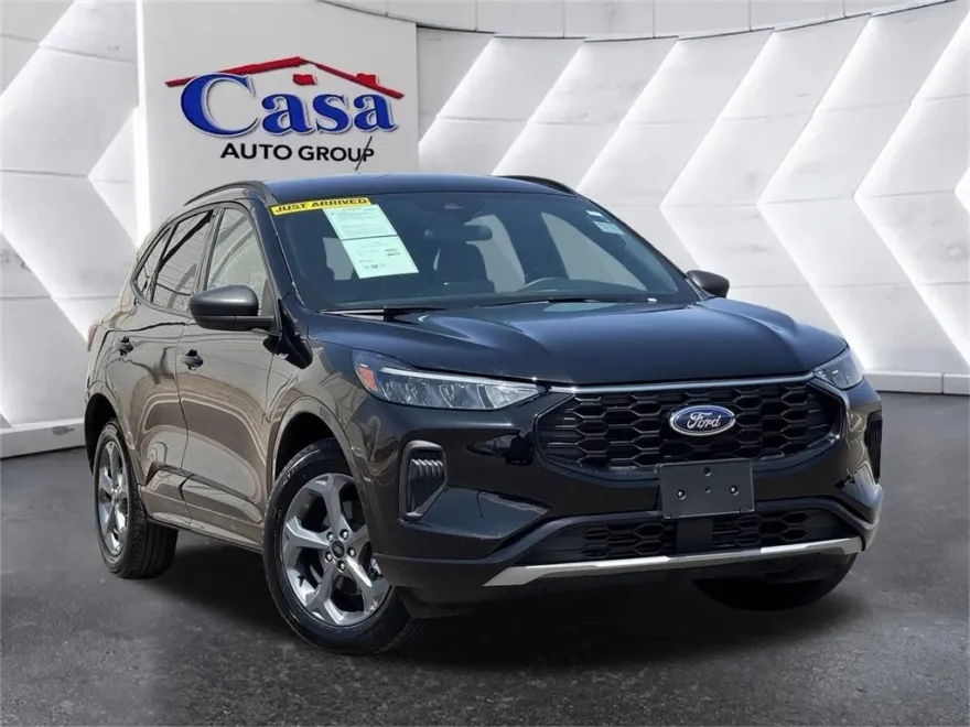 2024 Ford Escape ST-Line photo 1