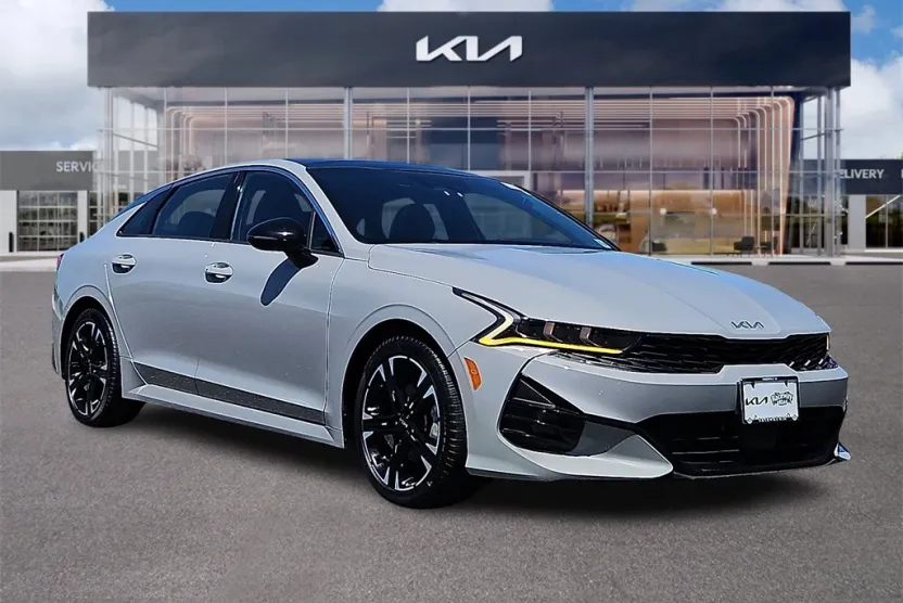 2022 Kia K5 GT-Line photo 1