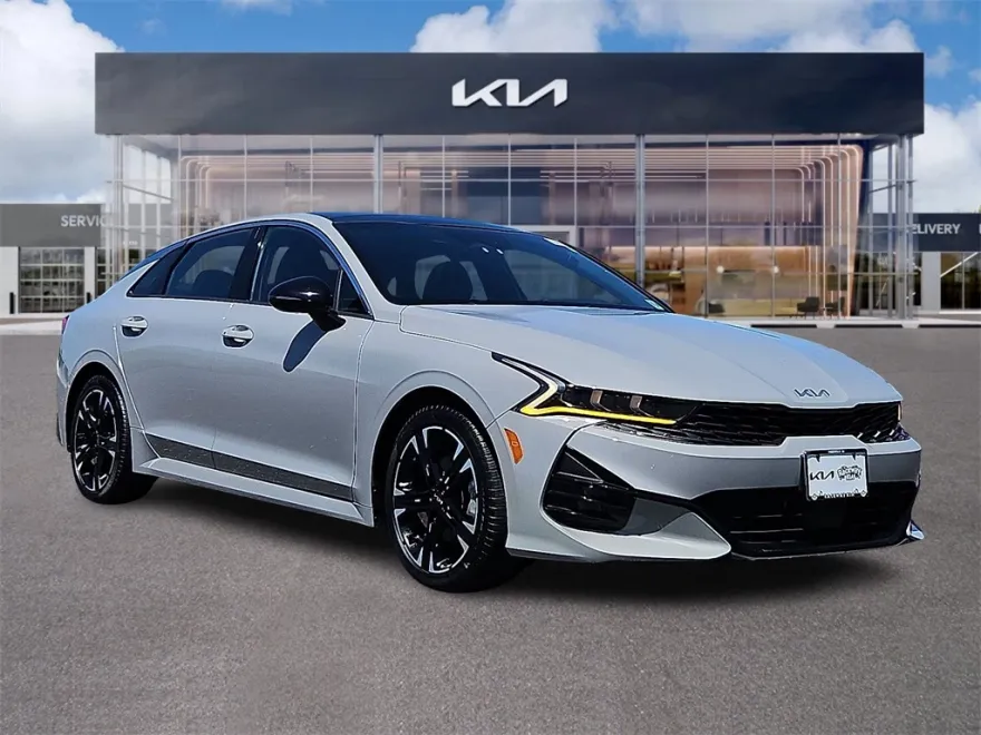 2022 Kia K5 GT-Line photo 1