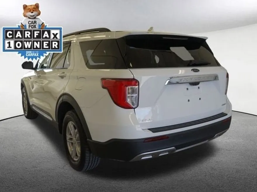 2023 Ford Explorer XLT photo 1