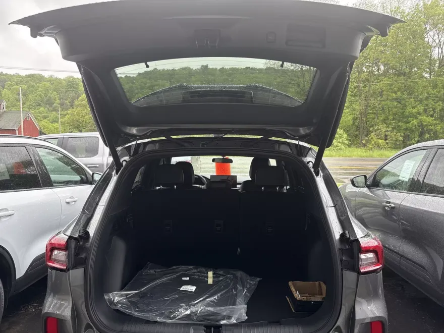 2025 Ford Escape ST-Line photo 1